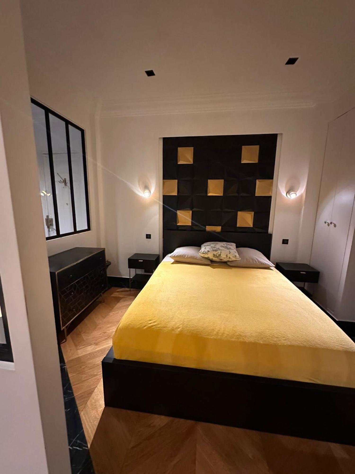 Appartement cosy sur les Champs-Elysées París Exterior foto